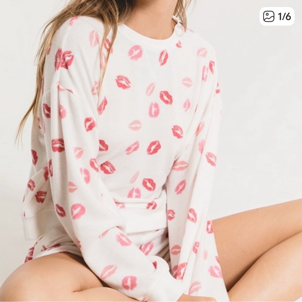 A Zupply White Lounge Suit with pink and red lip suit